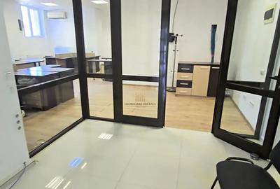 Spațiu comercial, de 180 mp, în Central - 4