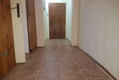 Apartament trei camere, nemobilat, etaj 2, CT, gresie, 9 Mai - 3