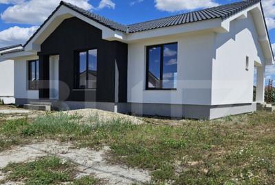 Casă cu 4 camere cu Teren 500 Mp în Sântandrei