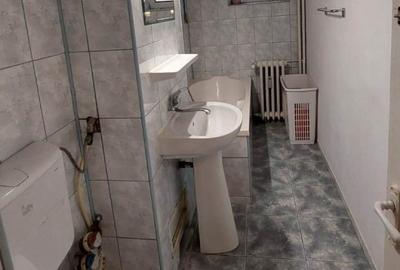 Basarabia- Garsoniera decomandata 39 mp bloc 1984 - 5