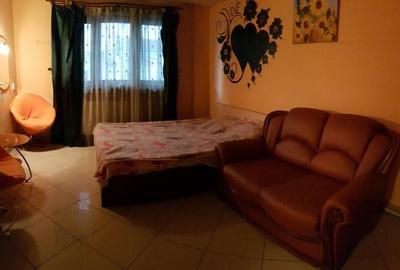 Garsoniera mobilata, cu CT, la parter, pe Republicii - Rodica - 12