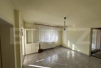Casa pe un nivel, 3 camere, curte + anexe, ideala pentru p - 11