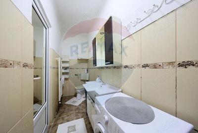 Casă cu 6 camere cu Garaj în Central - 3