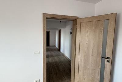 Apartament cu 3 camere decomandat în Astra - 3