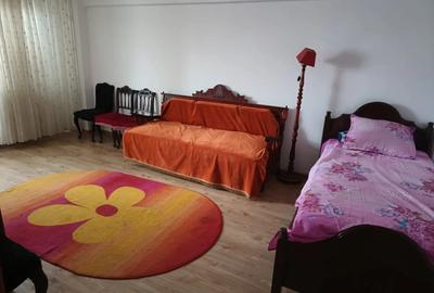 Inchiriez apartament 3 cam - 3