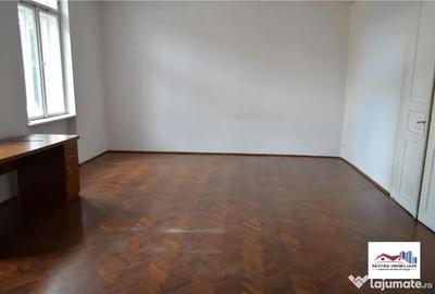Spațiu comercial, de 190 mp, în Central - 11