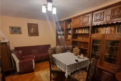 Apartament cu 3 camere decomandat, mobilat în Central