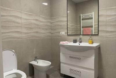 Garsonieră decomandată în Titan