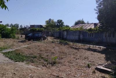 Teren intravilan + casa batraneasca - 1