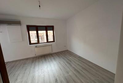 CENTRU- apartament 5 camere  etajul 1 - 4