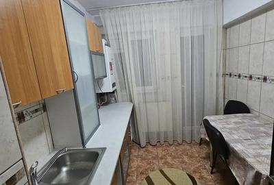 Inchiriez apartament 3 camere - 4