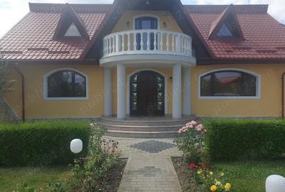 Casă cu 6 camere cu Teren 1300 Mp în Central - 14