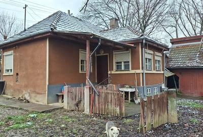 Casă individuală cu 3 camere cu Canalizare în Central - 1