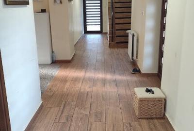 Casă cu 7 camere cu Teren 1000 Mp în Central - 3