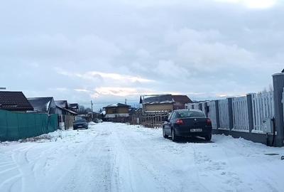 Lot de teren cu toate utilitatile intre case locuite - 8