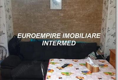 Garsoniera decomandata ,zona Far - 8