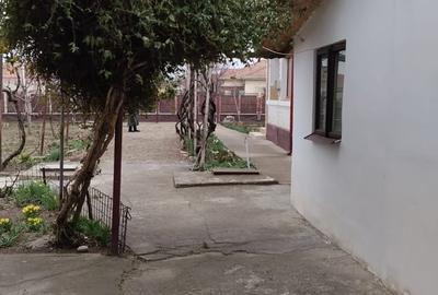 Casă cu 5 camere cu Teren 900 Mp în Central