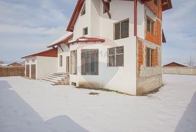 Casă cu 6 camere cu Teren 847 Mp în Hălchiu - 3