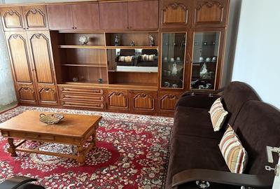 Apartament cu 3 camere decomandat în Vitan