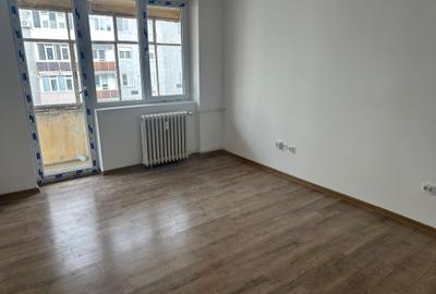 Apartament cu 3 camere decomandat în Tineretului - 1