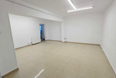 Spațiu comercial, de 102 mp, în Central - 4