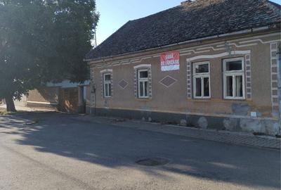 Casă cu 4 camere în Central - 2