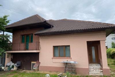 Casă cu 4 camere în Central - 1