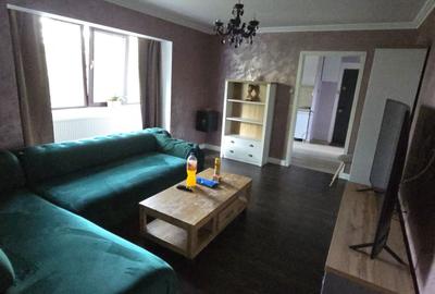 Apartament cu 3 camere semidecomandat în Circumvalațiunii - 1