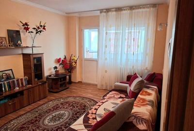 Apartament cu 3 camere decomandat, mobilat în Lacul Tei
