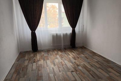 Apartament cu 3 camere decomandat în Militari - 3