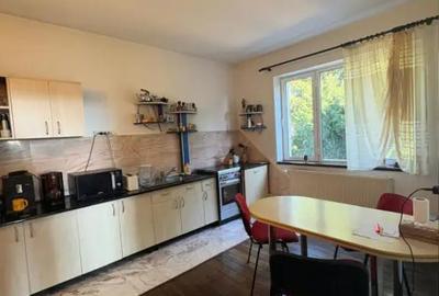 Casă cu 5 camere cu Teren 1500 Mp în Central - 9