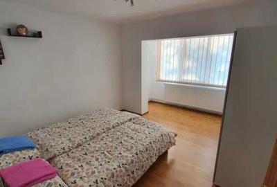 Apartament cu 3 camere decomandat în Gară
