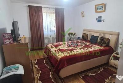 Casă cu 5 camere cu Teren 684 Mp în Podu Roș