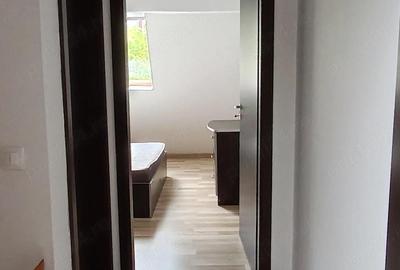 Apartament cu 3 camere decomandat în Apărătorii Patriei - 4