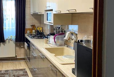 Apartament cu 3 camere decomandat în Dacia