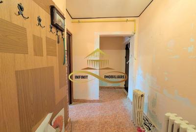 Apartament cu 3 camere semidecomandat în Central