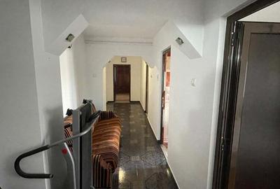 Apartament cu trei camere de vanzare Apartament cu trei camere de vanzare - 8