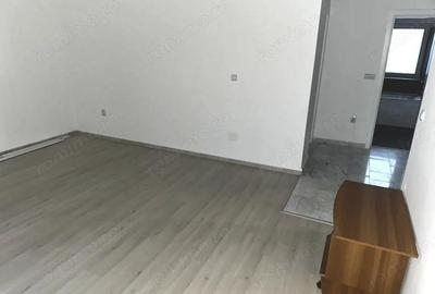 Apartament cu 3 camere decomandat în Central - 20