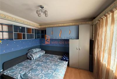 Apartament cu 3 camere decomandat, mobilat în Micro 3 - 3