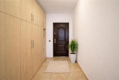 Apartament cu 2 camere decomandat, mobilat în Tractorul - 4