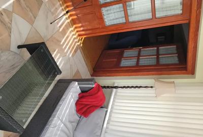 Casă cu 6 camere cu Teren 2600 Mp în Central - 1