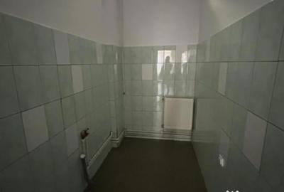 Spațiu comercial, de 143 mp, în Central - 4