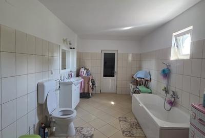 Casă cu 5 camere cu Teren 770 Mp în Central - 2