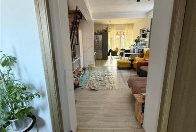 Utvin- partial mobilat si utilat- strada asfaltata- 4 camere - 10