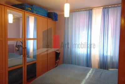 Apartament cu 3 camere semidecomandat, mobilat în Basarabia