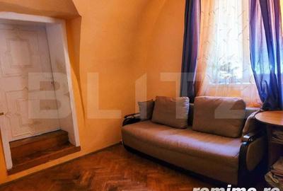 Casa Piata Sfatului compusa ap3camere,studio(2camere),mansarda,intrare separata - 1