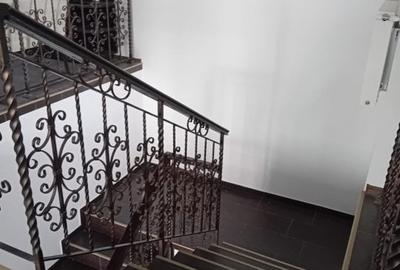 Casă individuală cu 10 camere cu Canalizare în Moșilor - 6