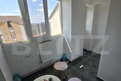 Apartament 3 camere, semidecomandat, zona 8 Mai - 2