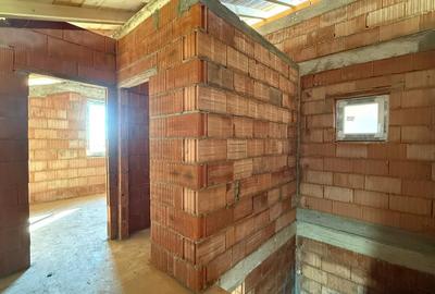 Duplex cu 4 camere cu Canalizare în Moșnița Nouă - 8