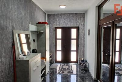 Casă individuală cu 6 camere cu Canalizare în Comloșu Mare - 9